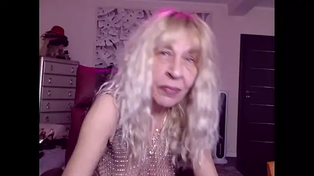 Snapshot of HornyMilf_555 chatting on 10/09/25, 01:20 HornyMilf 555 online show from 10/09/25, 01:20