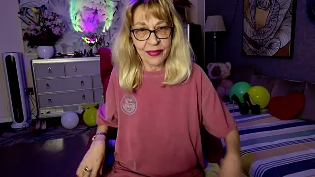 Snapshot of HornyMilf_555 chatting on 02/17/26, 03:08 HornyMilf 555 online show from 02/17/26, 03:08