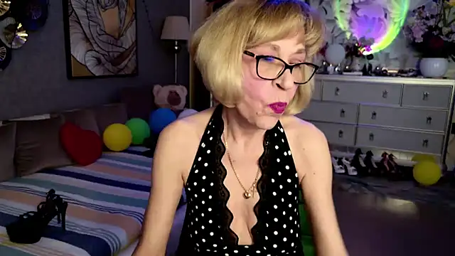 Snapshot of HornyMilf_555 chatting on 04/28/26, 01:05 HornyMilf 555 online show from 04/28/26, 01:05
