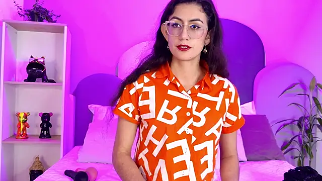 Snapshot of SophieGomez22 chatting on 05/04/26, 11:17 SophieGomez22 online show from 05/04/26, 11:17