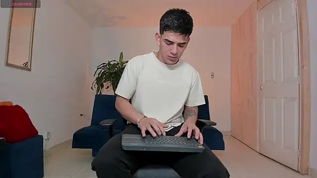 Ares Johnson online show from 10/05/25, 01:37