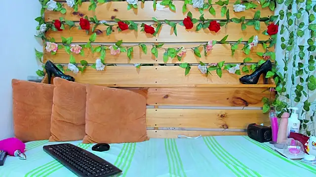 daniela casallas  online show from 03/11/25, 05:35