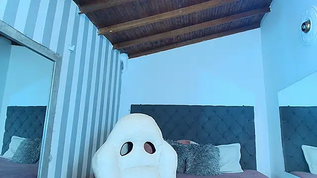 rebeca cortez  online show from 01/07/25, 03:46