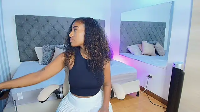 rebeca cortez  online show from 01/16/25, 03:45