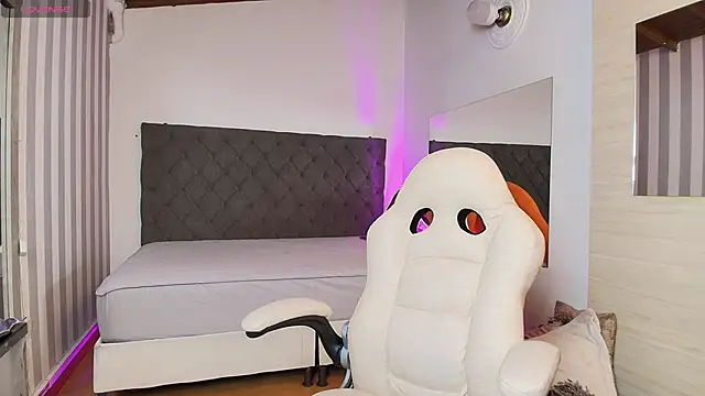 rebeca cortez  online show from 02/04/25, 03:33