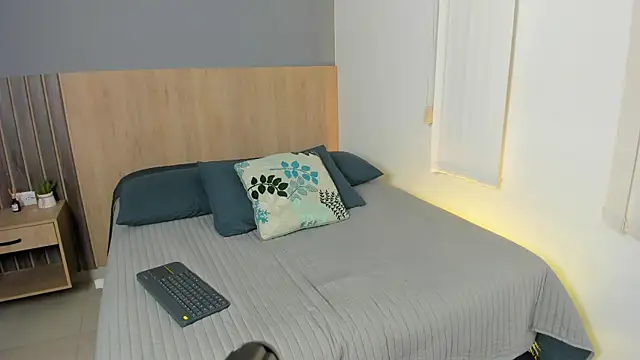 rebeca cortez  online show from 10/20/25, 08:09