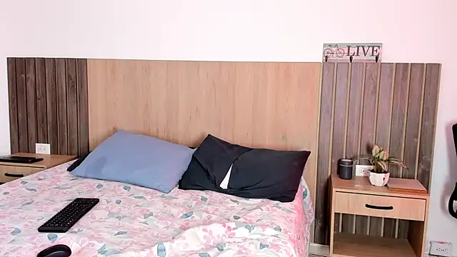 rebeca cortez  online show from 11/11/25, 07:36