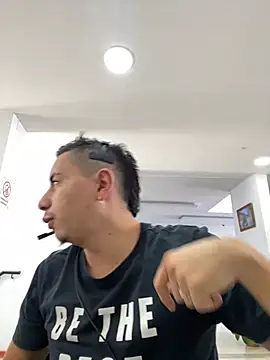 Snapshot of DanielGomez9 chatting on 01/13/25, 02:32 DanielGomez9 online show from 01/13/25, 02:32