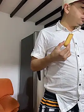 Snapshot of DanielGomez9 chatting on 01/24/25, 12:20 DanielGomez9 online show from 01/24/25, 12:20