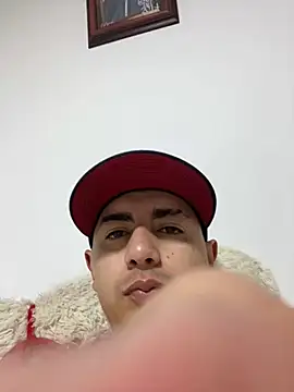 Snapshot of DanielGomez9 chatting on 01/26/25, 03:59 DanielGomez9 online show from 01/26/25, 03:59