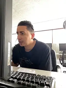 Snapshot of DanielGomez9 chatting on 02/03/25, 01:30 DanielGomez9 online show from 02/03/25, 01:30