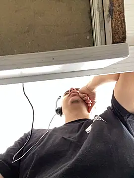 Snapshot of DanielGomez9 chatting on 02/10/25, 02:05 DanielGomez9 online show from 02/10/25, 02:05