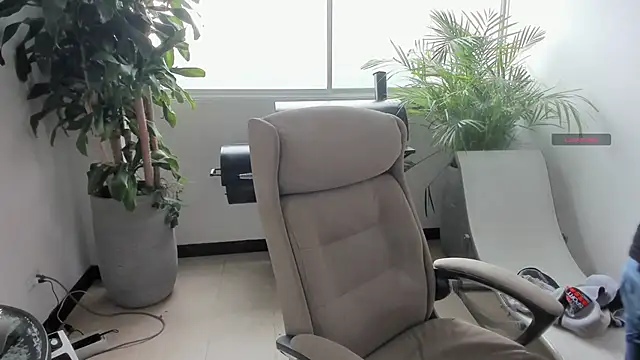 Snapshot of DanielGomez9 chatting on 03/17/25, 06:00 DanielGomez9 online show from 03/17/25, 06:00