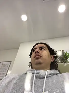 Snapshot of DanielGomez9 chatting on 12/18/25, 12:22 DanielGomez9 online show from 12/18/25, 12:22