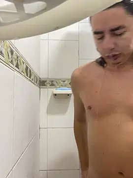 Snapshot of DanielGomez9 chatting on 01/15/26, 01:59 DanielGomez9 online show from 01/15/26, 01:59