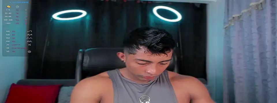 Snapshot of Couple_muscle1 chatting on 02/10/25, 02:59 Couple muscle1 online show from 02/10/25, 02:59