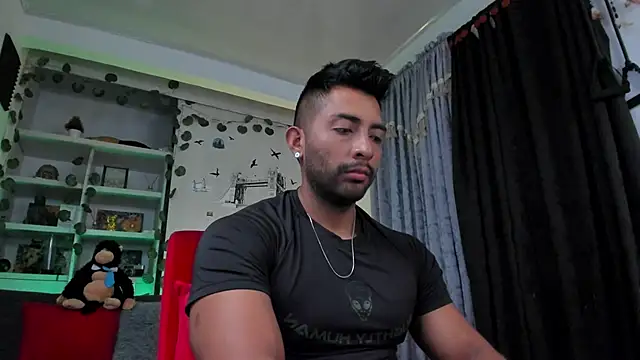 Snapshot of Couple_muscle1 chatting on 09/12/25, 08:31 Couple muscle1 online show from 09/12/25, 08:31