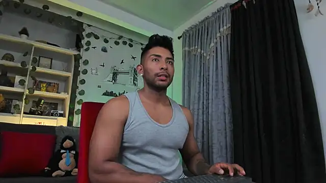 Snapshot of Couple_muscle1 chatting on 10/07/25, 09:56 Couple muscle1 online show from 10/07/25, 09:56