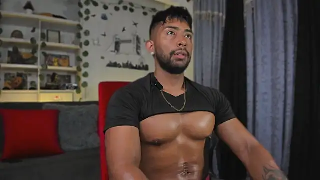 Snapshot of Couple_muscle1 chatting on 11/23/25, 03:34 Couple muscle1 online show from 11/23/25, 03:34