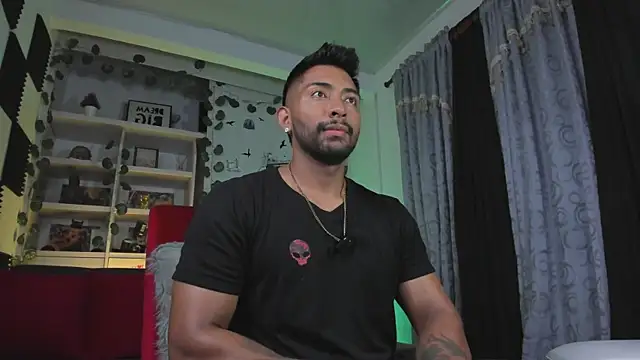 Snapshot of Couple_muscle1 chatting on 01/13/26, 08:47 Couple muscle1 online show from 01/13/26, 08:47