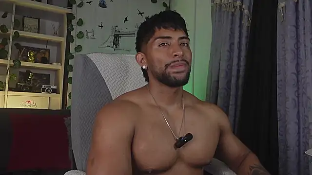 Snapshot of Couple_muscle1 chatting on 03/23/26, 05:06 Couple muscle1 online show from 03/23/26, 05:06