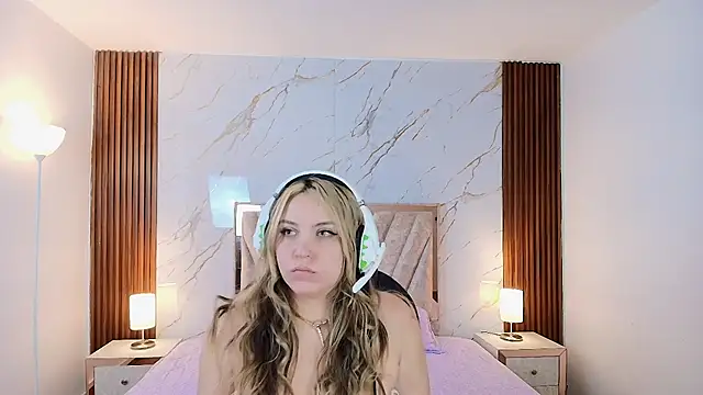 Snapshot of Annie_mone chatting on 01/08/26, 10:23 Annie mone online show from 01/08/26, 10:23