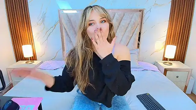 Snapshot of Annie_mone chatting on 04/02/26, 05:21 Annie mone online show from 04/02/26, 05:21