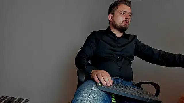 Snapshot of Master_Mark_Wayne chatting on 11/11/25, 05:02 Master Mark Wayne online show from 11/11/25, 05:02