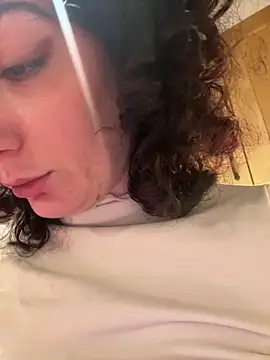 Snapshot of Strawberry_queen91 chatting on 12/20/25, 08:27 Strawberry queen91 online show from 12/20/25, 08:27