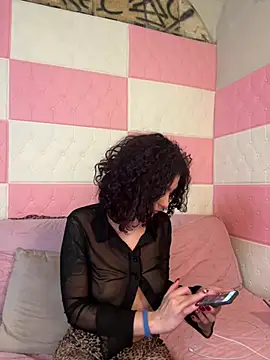 Snapshot of Strawberry_queen91 chatting on 01/12/26, 04:45 Strawberry queen91 online show from 01/12/26, 04:45