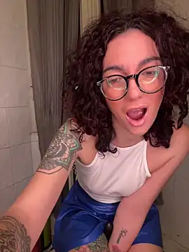 Snapshot of Strawberry_queen91 chatting on 02/13/26, 06:15 Strawberry queen91 online show from 02/13/26, 06:15