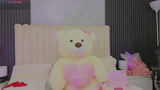 Madiee Rhea online show from 06/12/26, 12:53