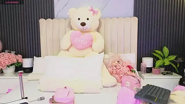 Madiee Rhea online show from 06/18/26, 07:40