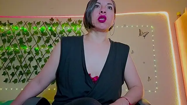 Lady breaks hearts online show from 10/28/25, 10:41