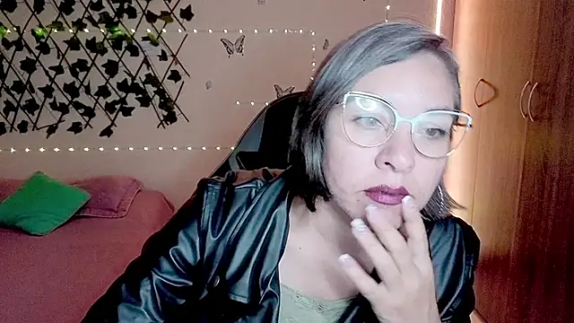 Lady breaks hearts online show from 11/27/25, 08:44