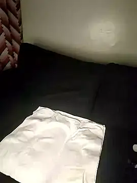 Snapshot of KikiLovesD chatting on 01/11/26, 08:52 KikiLovesD online show from 01/11/26, 08:52