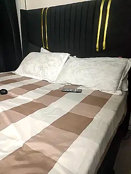 Snapshot of KikiLovesD chatting on 02/16/26, 12:23 KikiLovesD online show from 02/16/26, 12:23