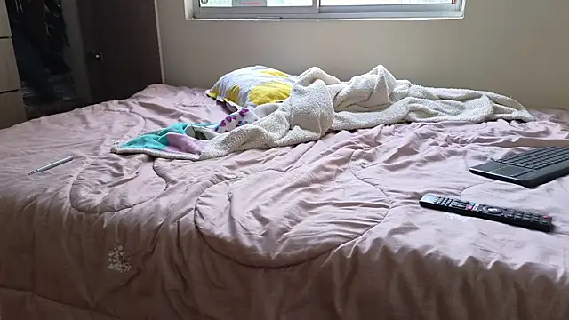 Snapshot of ViolettaSummer chatting on 01/12/25, 12:01 ViolettaSummer online show from 01/12/25, 12:01