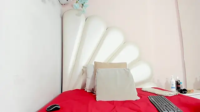 Lorena Hawkins online show from 01/30/25, 01:21