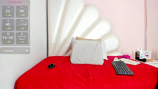 Lorena Hawkins online show from 02/02/25, 04:32