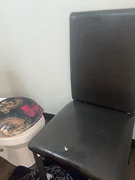 Snapshot of Papinine6 chatting on 11/16/25, 08:31 Papinine6 online show from 11/16/25, 08:31