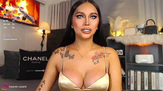 Snapshot of Angela_foxx chatting on 02/16/25, 03:05 Angela foxx online show from 02/16/25, 03:05