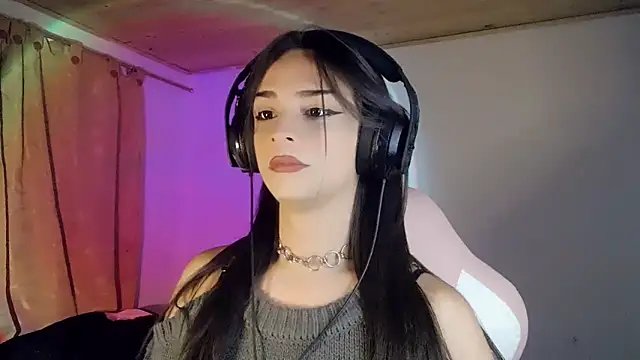 Snapshot of Dollbehavior_ chatting on 02/04/26, 04:29 Dollbehavior online show from 02/04/26, 04:29