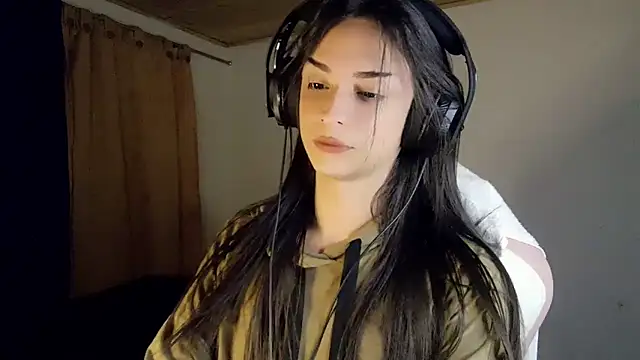 Snapshot of Dollbehavior_ chatting on 02/21/26, 05:19 Dollbehavior online show from 02/21/26, 05:19