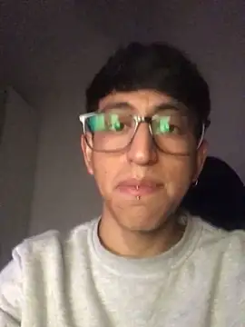 Snapshot of modelo180 chatting on 03/18/25, 12:38 modelo180 online show from 03/18/25, 12:38