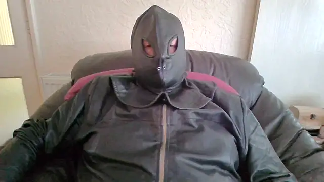 Snapshot of Leatherman63 chatting on 07/04/26, 06:19 Leatherman63 online show from 07/04/26, 06:19
