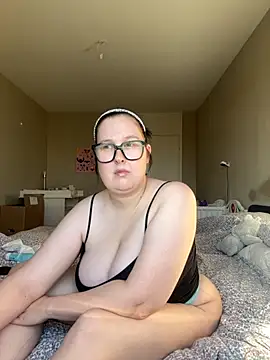 Snapshot of Misssmilf chatting on 10/12/25, 12:15 Misssmilf online show from 10/12/25, 12:15