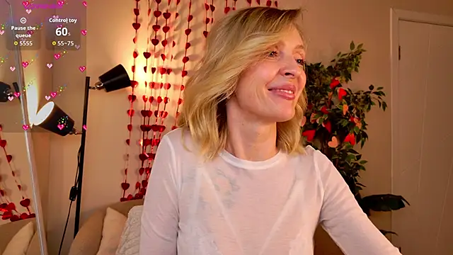 Snapshot of sexuallycorrecte chatting on 02/17/26, 08:15 sexuallycorrecte online show from 02/17/26, 08:15