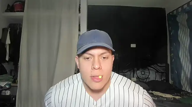 Snapshot of regan_jhonso chatting on 03/21/25, 04:06 regan jhonso online show from 03/21/25, 04:06