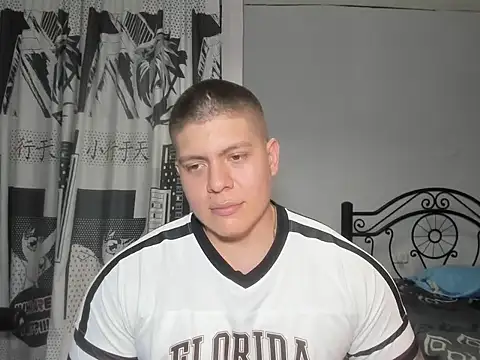 Snapshot of regan_jhonso chatting on 10/26/25, 12:27 regan jhonso online show from 10/26/25, 12:27